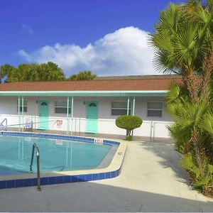 Sun Island Motel